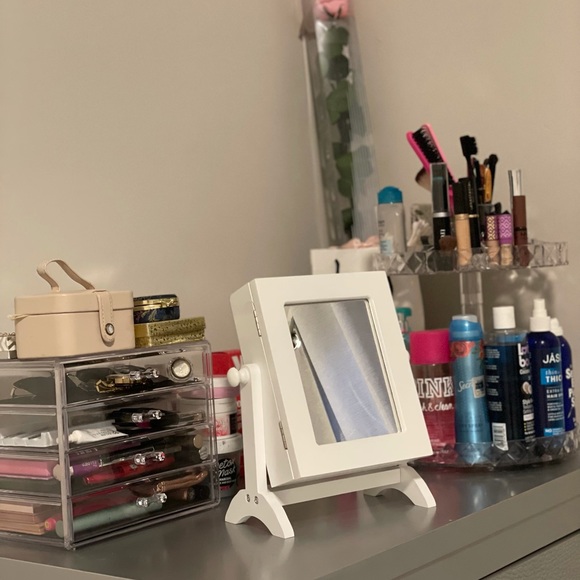 COPY - Brand new makeup/vanity mirror with jewelry box. - Picture 3 of 3